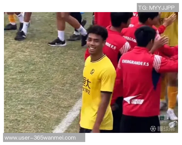 足球之夜恒大足校激情四溢青少年足球梦想在此启航 足球之夜恒大足校激情四溢青少年足球梦想在此启航