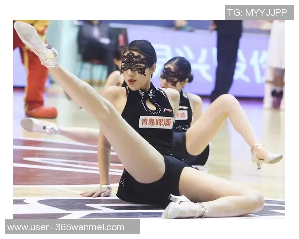 足球宝贝与篮球宝贝的魅力碰撞展现青春活力与运动激情的完美结合